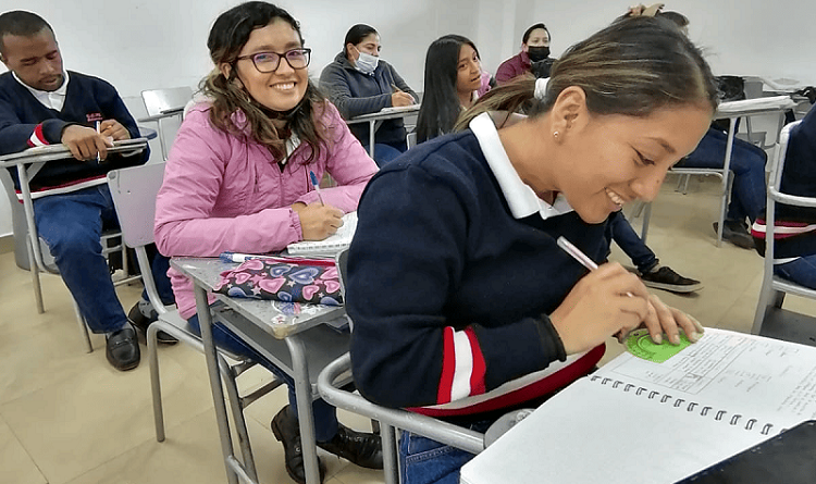 PROGRAMA. Los alumnos de Bachillerato y Educación Básica acelerada estudian en establecimientos municipales. Foto: Secretaría de Educación.