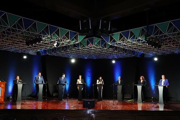 ACTO. Los candidatos a las primarias opositoras de Venezuela durante un debate.