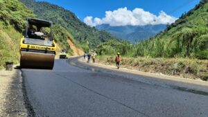 Trabajos de asfalto hacia Yacuambi avanzan con normalidad