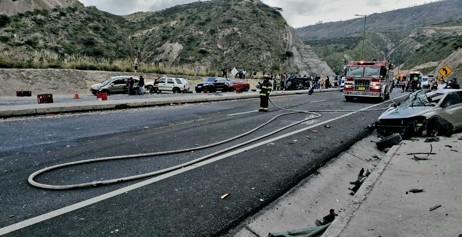 En el accidente, dos personas murieron en el lugar y la tercera víctima falleció en un hospital.