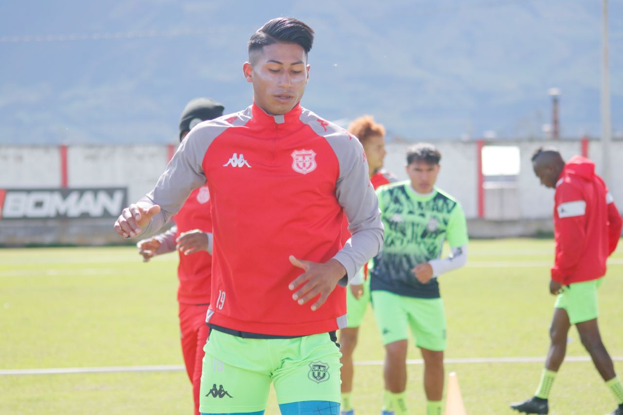 El futbolista pelileño hizo sus formativas en Técnico Universitario.