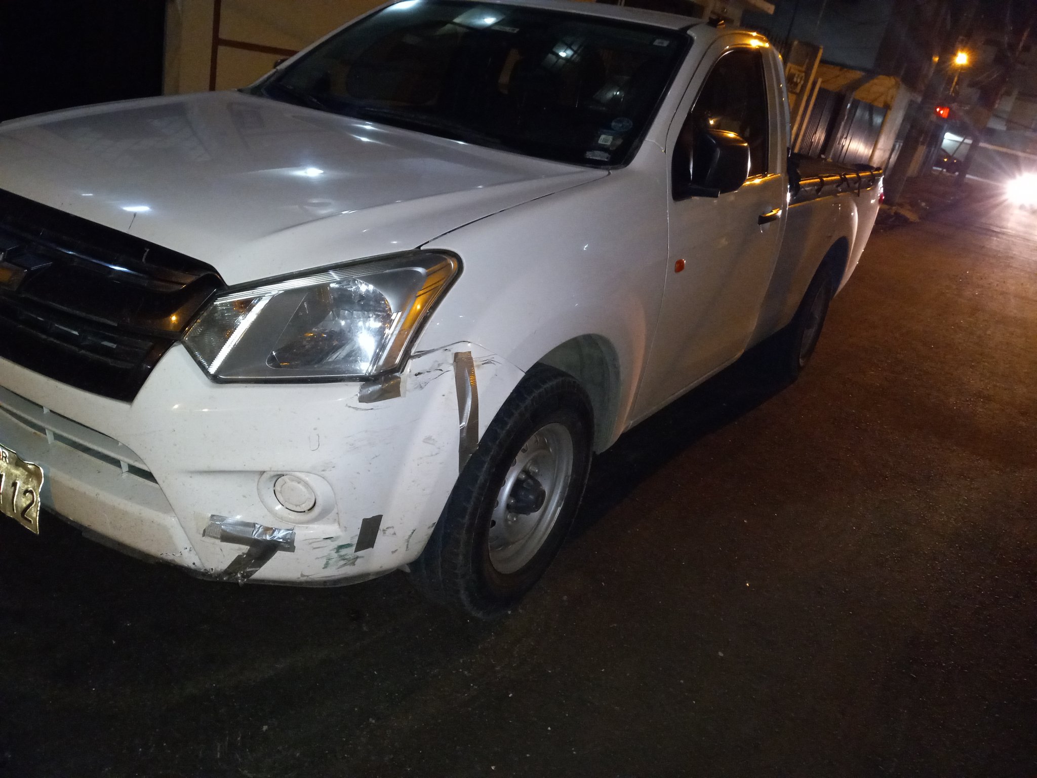 El vehículo sufrió varios golpes por el accionar del ciudadano.
