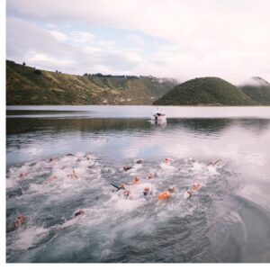 173 nadadores en el cruce a Cuicocha, en el cráter de un volcán