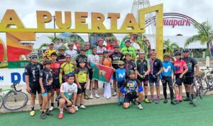 Ciclistas rinden homenaje a El Carmen