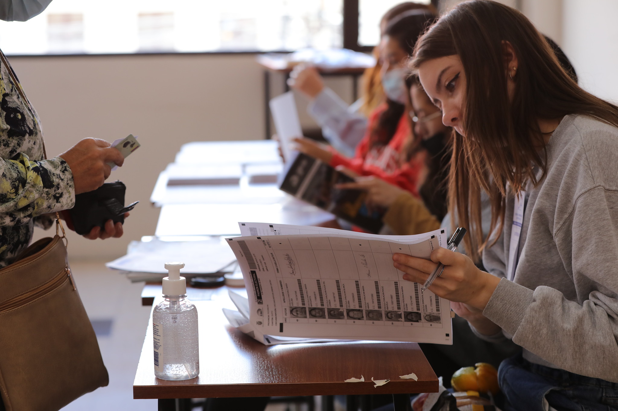 ENCUESTAS. Los ciudadanos quieren respuestas a sus problemas.