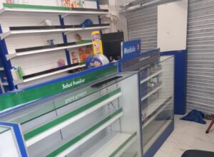 Roban 30 mil dólares en medicina, efectivo  y otros objetos de una farmacia en Ambato