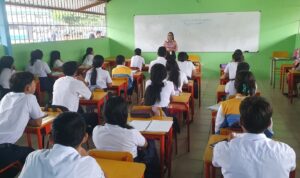 Tramitadores ofertan en redes cambios de unidades educativas