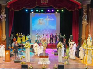 Noche de alabanza, 21 años de adoración y milagros en Loja