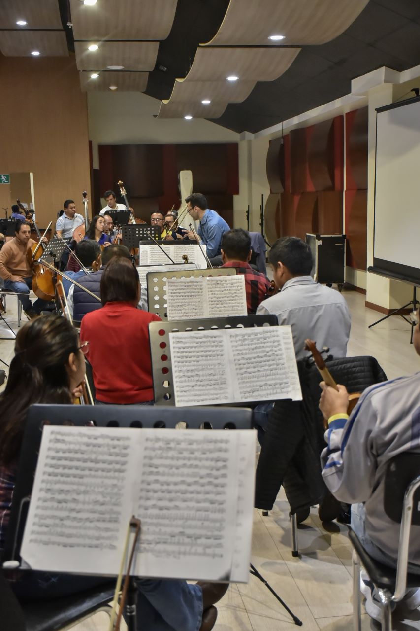 Orquesta Sinfónica de Loja Presenta 'Por los que amas'