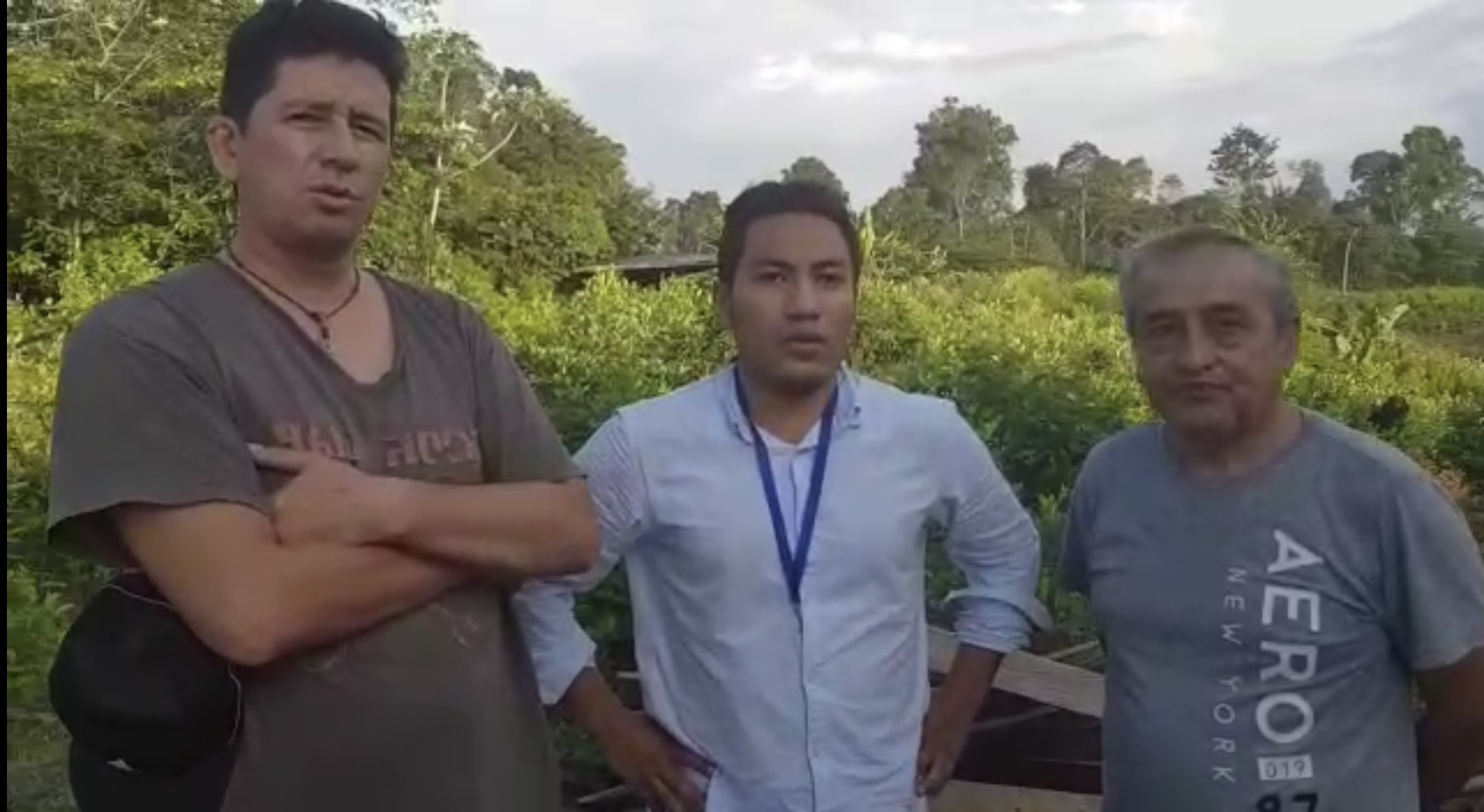 EQUIPO. Paúl Rivas, Efraín Segarra y Javier Ortega, el día que fueron secuestrados el 26 de marzo de 2018 en Mataje, Esmeraldas. (Captura de vídeo)