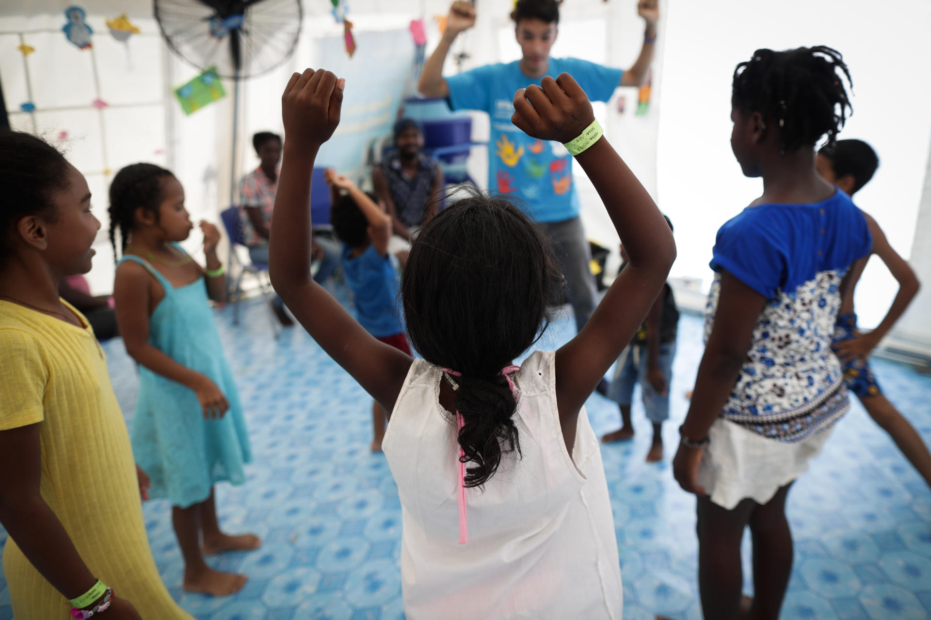 Éxodo. Niños migrantes juegan en la Estación de Recepción Migratoria (ERM) de San Vicente, en Metetí (Panamá), en una fotografía de archivo de EFE.