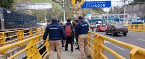 Oficial colombiano de Migración suspendido por pedir dinero en Rumichaca