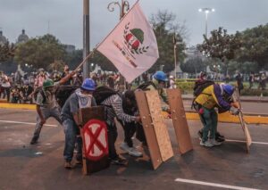 Perú cierra sus Fiestas Patrias con más de 100 detenidos en protestas