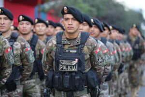 El Gobierno peruano busca reclutar a «ninis» por un déficit de 40.000 policías