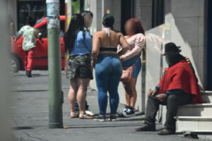 Prostitución se extiende en las calles de Ambato