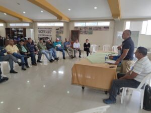Mineros cansados de diálogos persisten en paro provincial