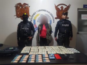 Mujer acusada de ‘chulquera’ fue detenida en Baños de Agua Santa