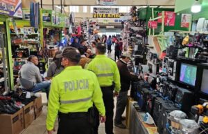Policías realizan operativo de control en el mercado Mayorista y América