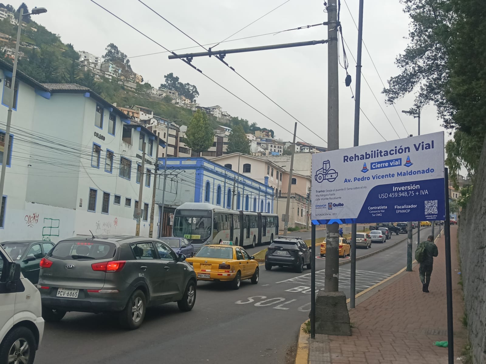 MOVILIDAD. El cierre de la vía Maldonado puede crear caos en otras vías del centro y sur de Quito. Foto: Epmmop