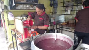 Colada morada: 103 años de tradición en Atocha