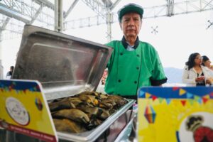1000 ‘huecas’ quiteñas se reúnen con sus mejores platos en el parque Bicentenario