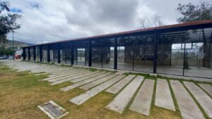 Locales comerciales en parques de Ambato permanecen vacíos