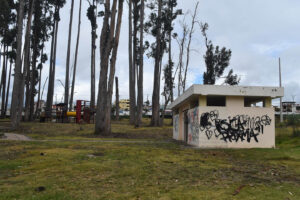 Cuatro parques de Ambato  convertidos en guaridas de  borrachos y delincuentes