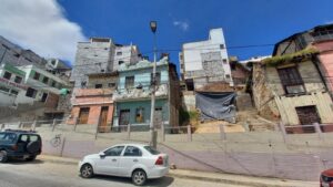 Casas abandonadas generan problemas  en las calles Urdaneta y Loja de Ambato