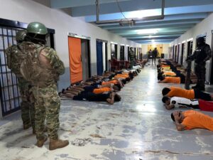 Una nueva Constitución y capacitaciones a guías penitenciarios son parte de los ofrecimientos de González y Noboa