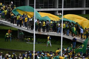 Autoridades policiales de Brasilia son detenidas por omisión en actos golpistas de enero
