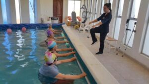 Gimnasia, rumbaterapia e hidroterapia para adultos mayores en Baños