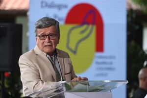 ELN denuncia ofensiva mediática y armada contra proceso de paz con el Gobierno colombiano