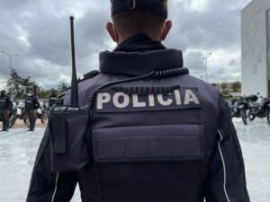 Tres policías fueron asaltados en el sur de Quito mientras patrullaban la zona