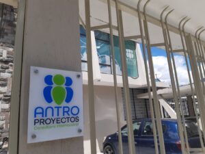 CONSULTORA. La empresa AntroProyectos contratada por el CNE opera en el norte de Quito.
