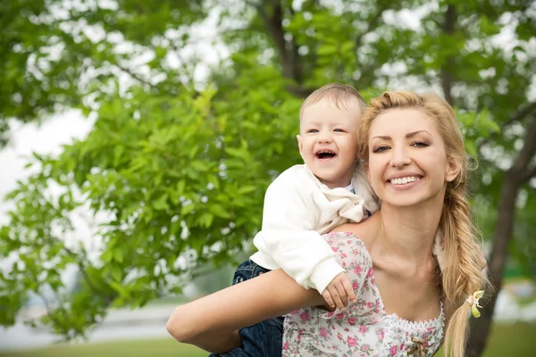 Lactancia materna: fortalece el vínculo entre madre e hijo