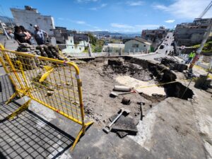 Nuevamente se hunde la calle  Loma Redonda en ‘La Cumandá’