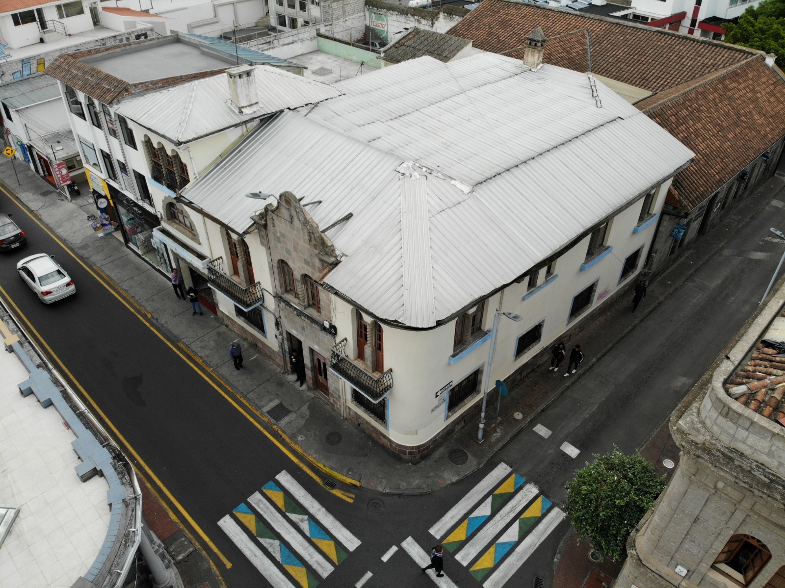 Este edificio ubicado entre las calles Guayaquil y Bolívar forma parte de la lista del remate.