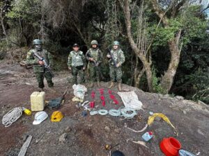 Desmantelan campamento minero ilegal en Saraguro