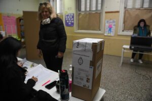 Cierran los centros de votación en Argentina, excepto en Buenos Aires
