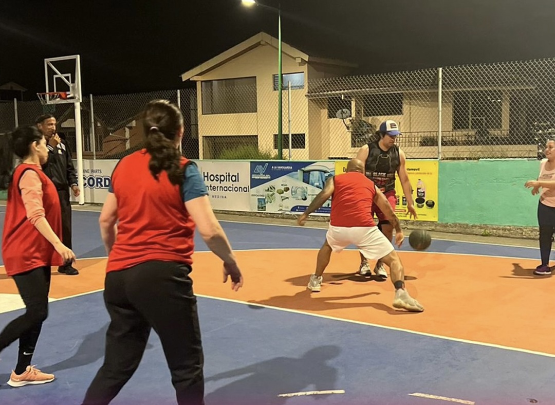 Los entrenamientos se realizan en la cancha del Colegio San Alfonso en Ficoa. Cortesía Baloncesto desde el ser Importadora Alvarado
