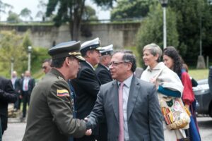 El Consejo Electoral colombiano ordena investigar al director de campaña de Petro
