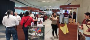 14 emprendedores exponen sus productos en el Mall de los Andes de Ambato