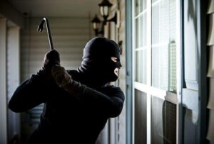 Roban USD 5.000 entre dinero y joyas de una casa en Ambato