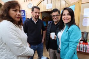 ESPERA. La candidata estuvo acompañada por el dirigente del Podemos, Pablo Iglesias.