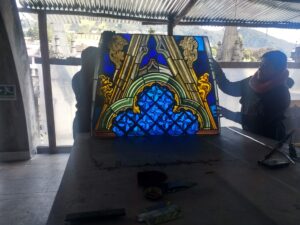 El color regresa a los vitrales de la Basílica de Quito
