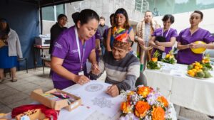 Indoamérica presenta feria de salud de proyectos integradores de Enfermería