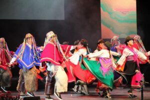 Grupo de danza Jahua Ñan, triunfa en su gira por Europa