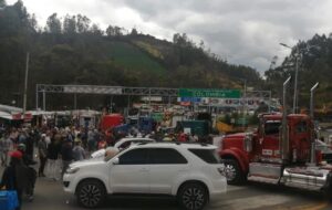 Protesta en Colombia cierra el puente de Rumichaca