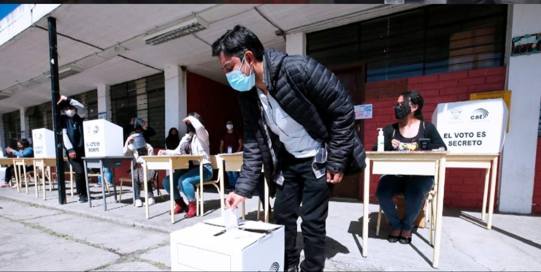 Cambio. El proceso de elecciones en el exterior sería presencial.