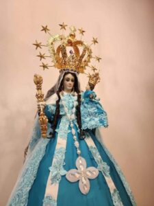 ‘Alfa, el arte de crear’: 30 años vistiendo a la Virgen del Cisne